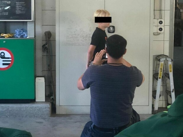 8-летний мальчик показал ненастоящие деньги в магазине – продавцы вызвали полицию 8-летний мальчик показал ненастоящие деньги в магазине – продавцы вызвали полицию