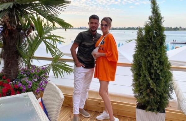 Бывший Лорак Мурат показал, что "вытворяет" с новой девушкой наедине: "Можно смотреть вечно"