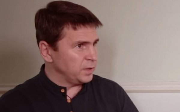Жить в кровавом безумии: Михаил Подоляк попытался открыть глаза россиянам Жить в кровавом безумии: Михаил Подоляк попытался открыть глаза россиянам