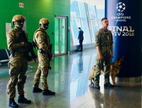 "Зеленый коридор" не помог: в Борисполе задержали турка с 28 кг янтарных украшений