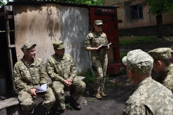 Мужественная украинка решилась заглянуть в лицо смерти вместе с героями фронта: "Каждый день...."