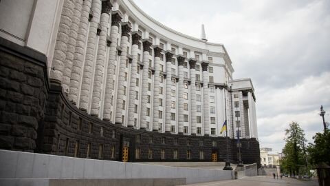 Кабмин заказал на 13 млн крафтовые конверты и коммутаторы Кабмин заказал на 13 млн крафтовые конверты и коммутаторы