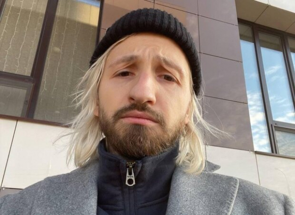 Лидер группы "Нервы" Женя Мильковский, убежавший в россию в 2014 году, выпустил украиноязычный трек: "Про**ался ранее" Лидер группы "Нервы" Женя Мильковский, убежавший в россию в 2014 году, выпустил украиноязычный трек: "Про**ался ранее"