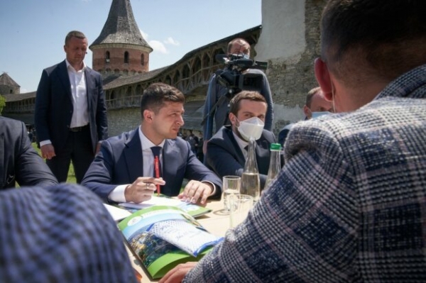 Зеленский придумал новый способ, как "напичкать" Украину иностранцами – "Мы просто этим летом..." Зеленский придумал новый способ, как "напичкать" Украину иностранцами – "Мы просто этим летом..."