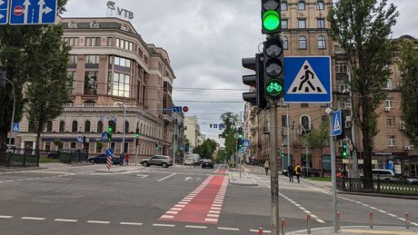 В Киеве установили первые велосипедные светофоры В Киеве установили первые велосипедные светофоры