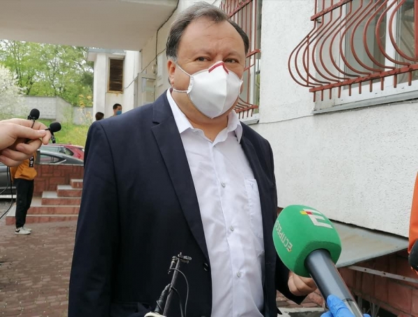 
Медики Львовщины получили от команды Порошенко партию защитных костюмов и очков
 
