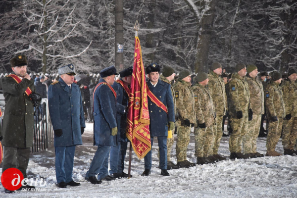 Во Львове военным передали легкобронированные автомобили Hummer Во Львове военным передали легкобронированные автомобили Hummer