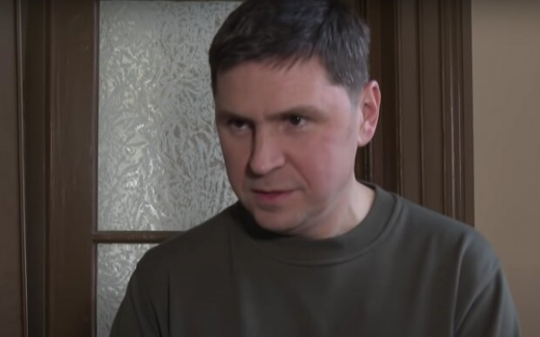 Михаил Подоляк намекнул оккупантам, что "хлопки" в Крыму - это только начало: "Карма найдет везде" Михаил Подоляк намекнул оккупантам, что "хлопки" в Крыму - это только начало: "Карма найдет везде"