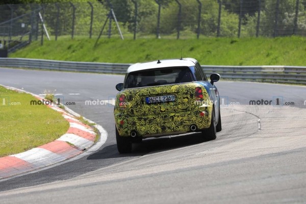 Mini Countryman готовится к ресталингу
Mini Countryman готовится к ресталингу