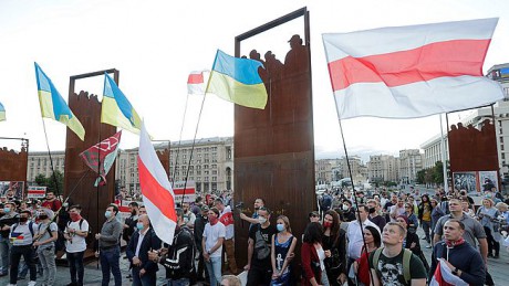 Украина призывает Беларусь освободить задержанных протестующих Украина призывает Беларусь освободить задержанных протестующих