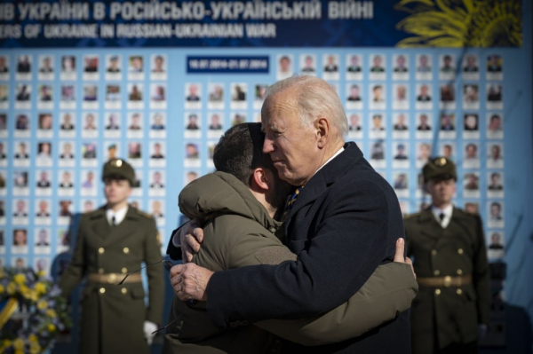 Новая помощь на 500 млн, танки и мощное оружие: все подробности секретного визита Байдена в Киев
Новая помощь на 500 млн, танки и мощное оружие: все подробности секретного визита Байдена в Киев