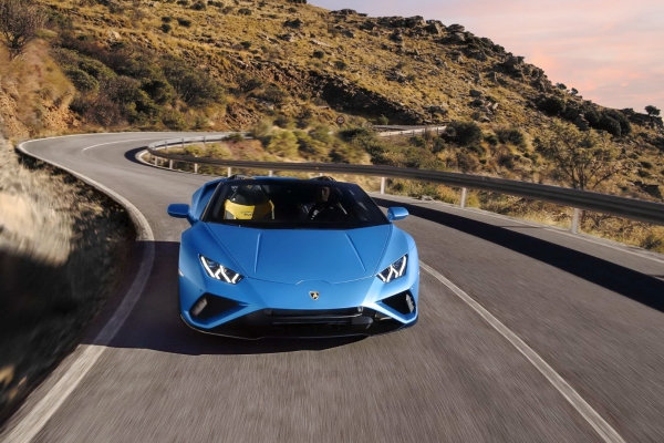 Крышу долой: Lamborghini презентовала новый суперкар
Крышу долой: Lamborghini презентовала новый суперкар