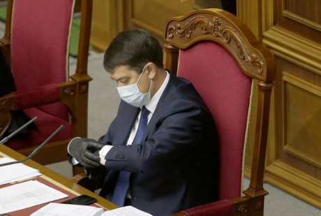 Разумков допустил введение ЧП в Украине из-за COVID-19