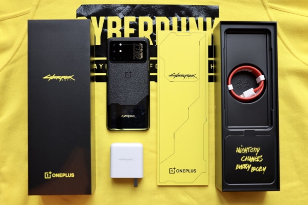 На дворе 2020 год, но с OnePlus 8T x Cyberpunk 2077 в вашем кармане будет полный киберпанк
На дворе 2020 год, но с OnePlus 8T x Cyberpunk 2077 в вашем кармане будет полный киберпанк