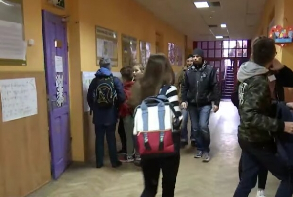 Родители школьников показали, как учительница "воспитывает" их детей: "Чтобы не свинячили" Родители школьников показали, как учительница "воспитывает" их детей: "Чтобы не свинячили"
