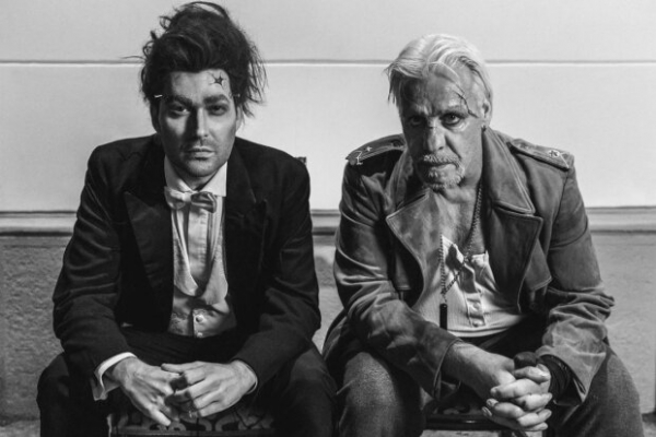 Любимец Лободы Линдеманн из Rammstein завел нового избранника: талантливый скрипач-красавчик Любимец Лободы Линдеманн из Rammstein завел нового избранника: талантливый скрипач-красавчик