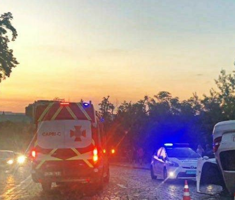 "Брусчатка не прощает спешки": в Киеве произошло жесткое ДТП, опубликованы фото
"Брусчатка не прощает спешки": в Киеве произошло жесткое ДТП, опубликованы фото