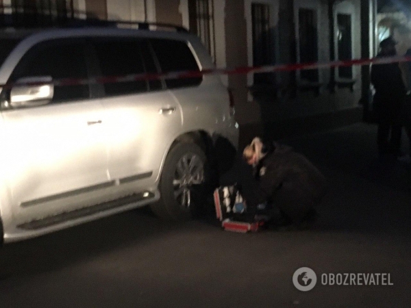 Открытое окно и второй пистолет: OBOZREVATEL узнал подробности с места смерти Давыденко
Открытое окно и второй пистолет: OBOZREVATEL узнал подробности с места смерти Давыденко