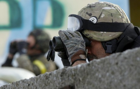 Оккупанты обстреляли позиции ОС, ранен украинский военный Оккупанты обстреляли позиции ОС, ранен украинский военный