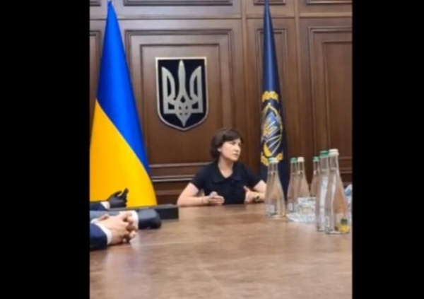 Порошенко довел до истерики Венедиктову – генпрокурор покинула свой кабинет Порошенко довел до истерики Венедиктову – генпрокурор покинула свой кабинет