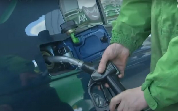 Готовьтесь ходить пешком на работу: заправки продолжают поднимать цены на топливо Готовьтесь ходить пешком на работу: заправки продолжают поднимать цены на топливо