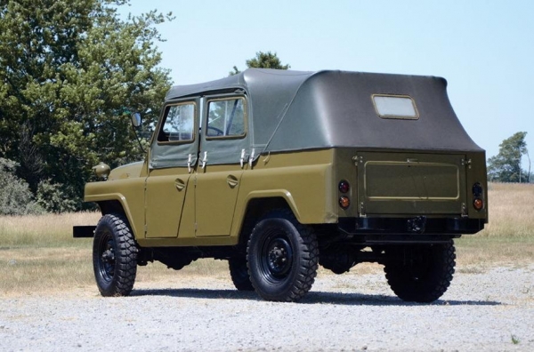 В Китае показали смесь УАЗа и Toyota Land Cruiser
В Китае показали смесь УАЗа и Toyota Land Cruiser