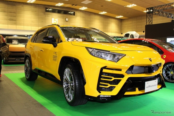
Toyota RAV4 замаскировали под Lamborghini Urus: фото
 