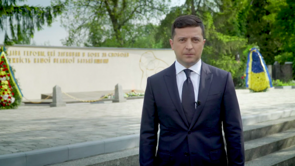 "Вернем людей и землю": Зеленский обратился к украинцам по случаю 9 мая
"Вернем людей и землю": Зеленский обратился к украинцам по случаю 9 мая