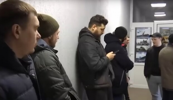 Чиновников и депутатов хотят отправить в окопы: будут мотивировать украинцев