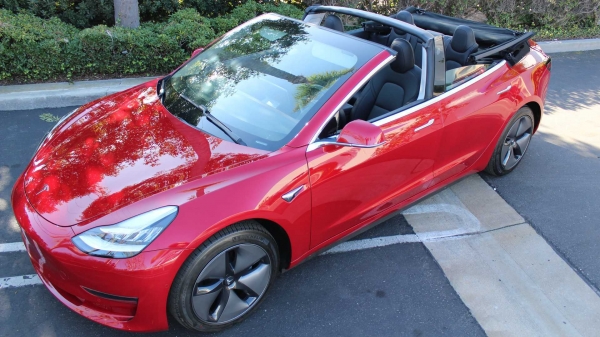 Электромобилю Tesla Model 3 отрезали крышу за $40 000
Электромобилю Tesla Model 3 отрезали крышу за $40 000