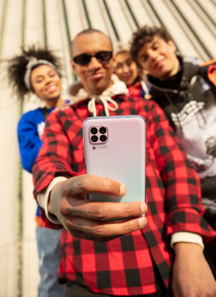 Huawei P40 lite – смартфон для современной молодежи
Huawei P40 lite – смартфон для современной молодежи