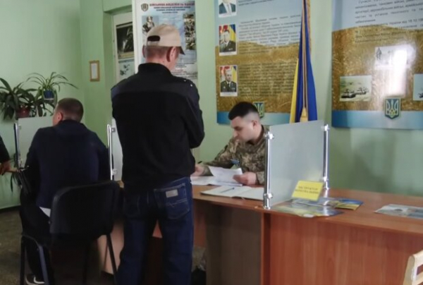 Кто сможет получить отсрочку от призыва: в Кабмине объявили категории работников для "бронирования" Кто сможет получить отсрочку от призыва: в Кабмине объявили категории работников для "бронирования"