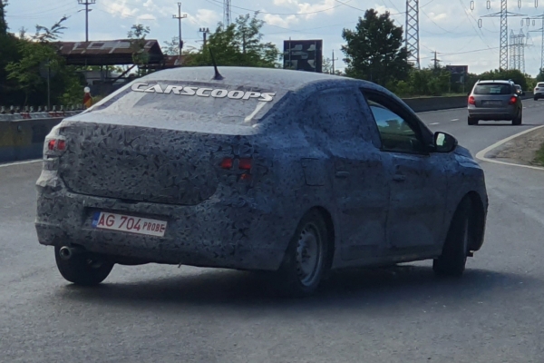 Новая Dacia Logan "засветилась" с таинственным Renault Twingo
Новая Dacia Logan "засветилась" с таинственным Renault Twingo