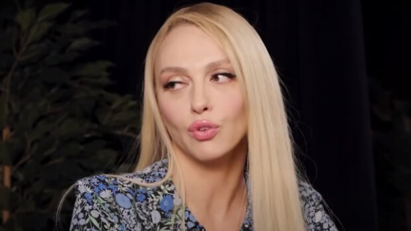 Оля Полякова призналась, что хотела отдать Алису и Машу в детдом: "Но перед этим прибью" Оля Полякова призналась, что хотела отдать Алису и Машу в детдом: "Но перед этим прибью"