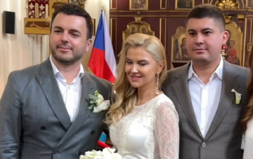 "Оберегает Господь...": ведущий "Холостяка" Гриша Решетник с женой покинул Украину "Оберегает Господь...": ведущий "Холостяка" Гриша Решетник с женой покинул Украину