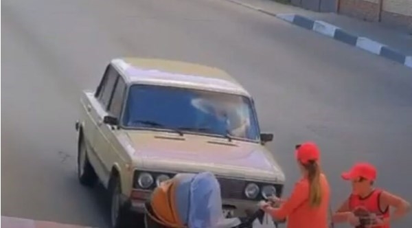 На Харьковщине водитель сбил женщину с младенцем на переходе
                                                                                