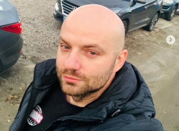 Демин "схватил" Кароль, фанаты "восстали": "Готовься к массовой гильотине" Демин "схватил" Кароль, фанаты "восстали": "Готовься к массовой гильотине"