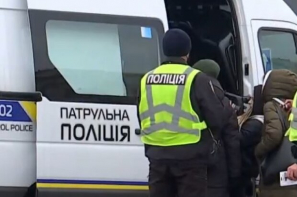 Вино, водка или 20 тысяч? В Украине одной категории водителей "разрешили" ездить пьяными Вино, водка или 20 тысяч? В Украине одной категории водителей "разрешили" ездить пьяными