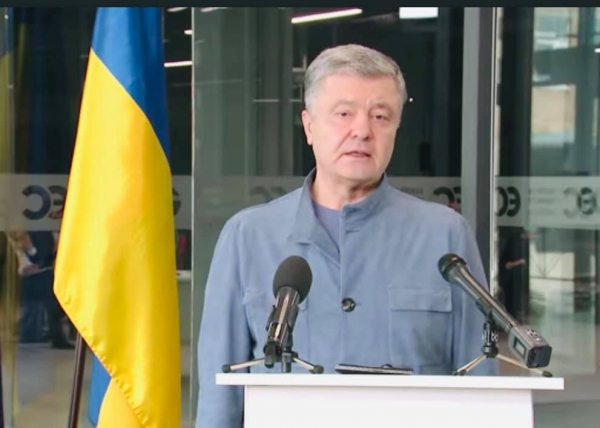 Как изменился Порошенко за 5 лет президентства: появились показательные фото
Как изменился Порошенко за 5 лет президентства: появились показательные фото