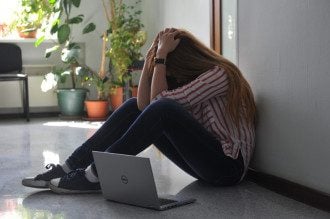 Как защититься от мошенников в Сети: подросткам дали важные советы
