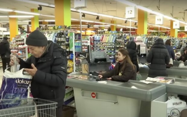 В украинских супермаркетах подорожали продукты - соль, мука и сливочное масло: где самые приятные цены