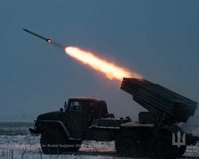 ВСУ будут держать оборону Бахмута: Зеленский срочно собрал Ставку из-за тяжелых боев на Донбассе
ВСУ будут держать оборону Бахмута: Зеленский срочно собрал Ставку из-за тяжелых боев на Донбассе