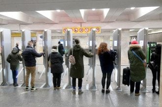 Киев готовится к новому локдауну: власти составляют списки на спецпропуска в транспорт
