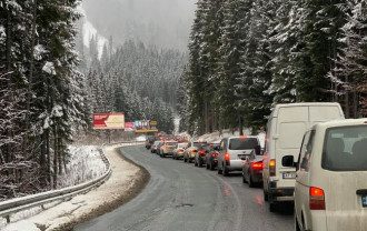 Локдаун нипочем: в Сети показали огромные очереди из авто в Карпатах
Локдаун нипочем: в Сети показали огромные очереди из авто в Карпатах