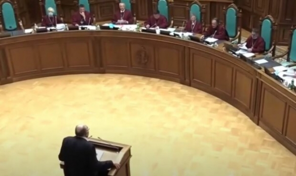 Кравчук заявил, что КСУ нарушил Конституцию и попытался оправдать Зеленского: "Тушил огонь" Кравчук заявил, что КСУ нарушил Конституцию и попытался оправдать Зеленского: "Тушил огонь"