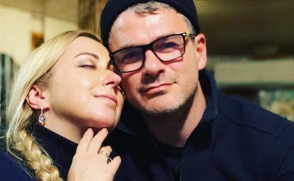 Зять Нины Матвиенко Мирзоян показал, как Тоня оказалась у него между ног