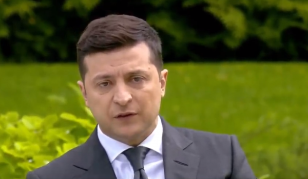 "Я ничего не боюсь": Зеленский отверг революцию и рассказал об импичменте
"Я ничего не боюсь": Зеленский отверг революцию и рассказал об импичменте