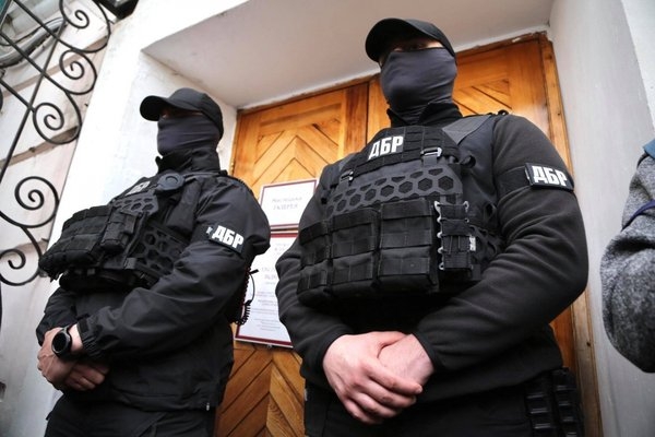 
В "ЕС" требуют реакции властей на действия ГБР во время штурма Музея Гончара
 