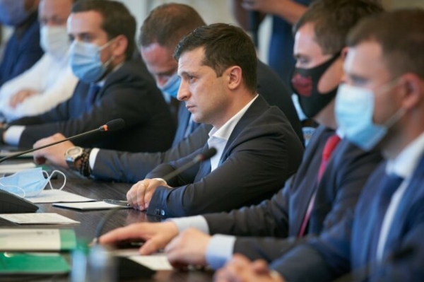 "Рекорды" китайского вируса в Украине собрали все правительство в одном кабинете — что решили делать Зеленский и "слуги" "Рекорды" китайского вируса в Украине собрали все правительство в одном кабинете — что решили делать Зеленский и "слуги"