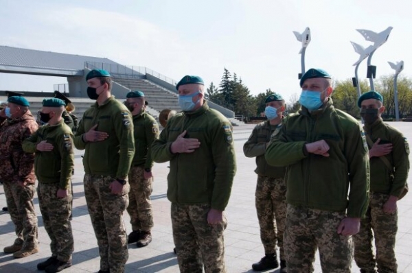 В Мариуполе морпехи громко отметили День Флага ВМС Украины: "Символ могущества флота" В Мариуполе морпехи громко отметили День Флага ВМС Украины: "Символ могущества флота"